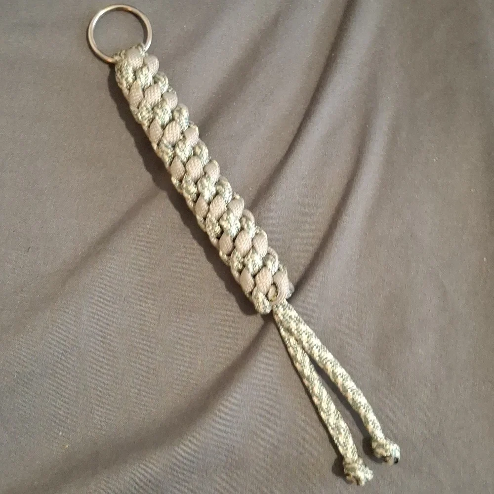 Paracord keychain